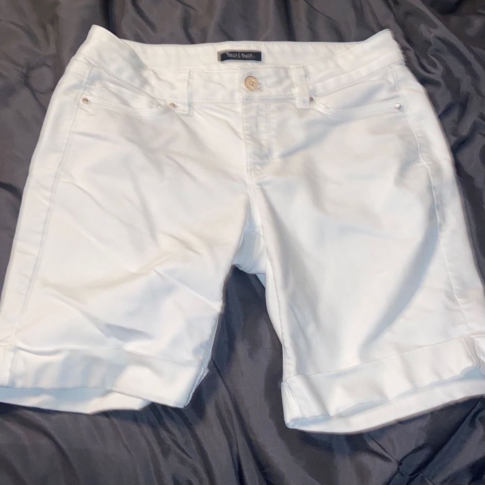 White House Black market Bermuda Short size 4.